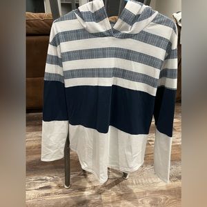 Women’s Hooded Sweatshirt size Medium fits more like a large